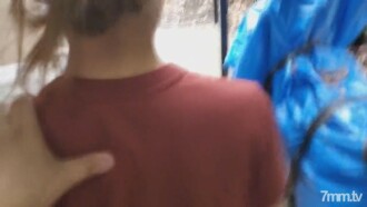 Gesehen von den Nachbarn des Hauses [Face out] Die Verzweiflung der Frau, die bis zum Haus hinaufreicht und mit der Flüssigkeit anderer Leute in das Wohnzimmer voller Leben sickert. 25 Minuten