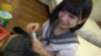 十幾歲的活躍學生，奇蹟美少女志穗醬和放學後的約會。全身被從700名申請者中選出的熱心粉絲舔舐，大量濃稠的精液粘在她可愛的臉上。