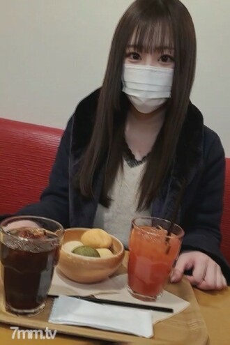 A busty cafe clerk chasing a dream. After consulting with your body, go to the hotel * Limited number to prevent loss.