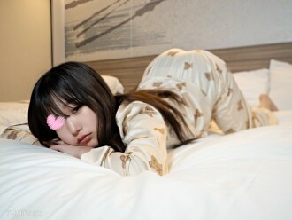 [Pajamas Monashi] Pyjamas de Oma♥ 18歲真實少女♥ 上角指法情色滿滿♥ 氣喘吁籲的聲音太可愛了感覺快要過癮了