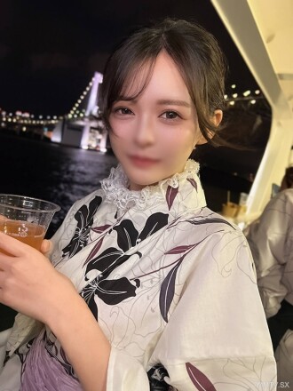 Super fever! Midsummer night's joyful and debauched Yukata is as crazy as this, the visual effect is the strongest, she has beautiful breasts, a 20-year-old university student, a huge oil cake with a powdery red vulva face and a huge oil cake “ran ran”