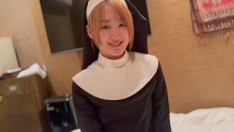 Saya melakukan hubungan seks tanpa perlindungan dengan seorang biarawati yang sangat comel dan pancutan air mani di mukanya.