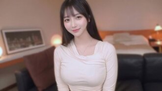 [Full Face Reveal] A stunning H-cup beauty, a new graduate who joined a major foreign company, gets two consecutive ejaculations inside her during a brutal NTR (Netorare) session, including unprotected sex on her fertile days without birth control pills. Extremely rare, private, hardcore sex video. *Only a few left.