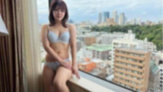 [Unang Pagkuha ng Video] Isang 19-taong-gulang na may itsura na parang idolo. Ginawa niya ang lahat ng sinabi ko sa kanya. Maraming orgasm at kombulsyon habang nasa matinding 3P sex. Nakakagulat na ku...