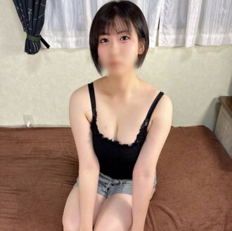 [Amateur] Superbe amatrice de 20 ans avec une poitrine généreuse (bonnet E) ♡ Ses seins ultra-sensibles sont caressés et ses tétons stimulés, les faisant trembler ! Éjaculation int...