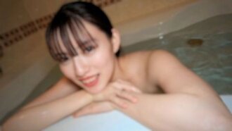 [Uncensored] An early work that was shelved for some reason! Unreleased footage of a tall, slender beauty with stunning visuals... Her inexperienced and fresh look is great ⤴ Facia...