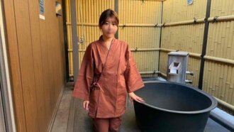 【무】여관의 나카이씨. 색백 슬렌더의 청초계 미인. 손님을 유혹해 오는 스타일 발군의 음란 여자. 【해외판】특전 첨부