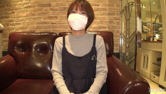 Pertama kali syuting ♪ istri minimal 145cm tinggi ♪ Saya kesal ketika suami saya tidak berurusan dengan saya... Seks agresif yang tidak bisa dibayangkan dari penampilan yang pendiam! [Pemotretan pribadi] * Dengan manfaat ulasan!
