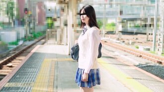 Siswi berseragam sekolah kena prank di kereta - Kanako Seto