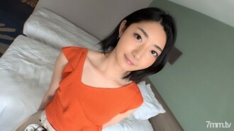 [Erster Schuss] [Schönheit mit kleinem Gesicht] [Betrug beim SEX] Ein Schildmädchen, das in einem Blumenladen arbeitet. Unmoralischer SEX des Verrats vor der Ehe. Ein unvorstellbarer Blödsinn ... AV-Anwendung im Netz → AV-Erlebnis Shooting 1052